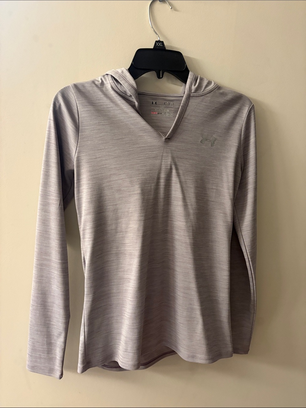 Under Armour Women's Heathered Light Gray Hooded Long-Sleeve Top